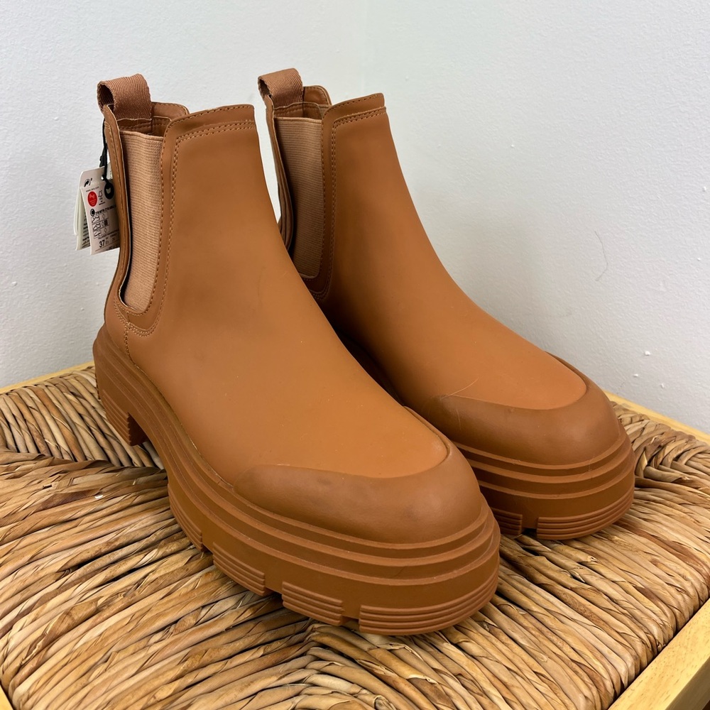 NWT Zara Tan Rubberized Platform Boots Sz 7